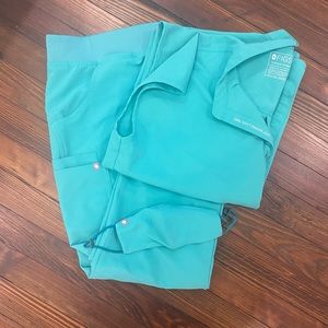 Figs Scrub Set in Surgical Green